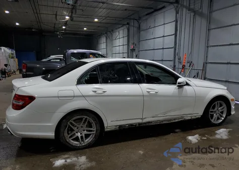 2014 Mercedes-Benz C 300 4Matic из США, поврежденный, VIN WDDGF8AB8EA909073